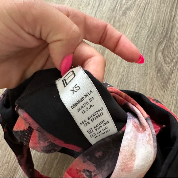 ❗️5/$20❗️Body Language Patterned Twist Strap Sports Bra - Picture 6 of 7